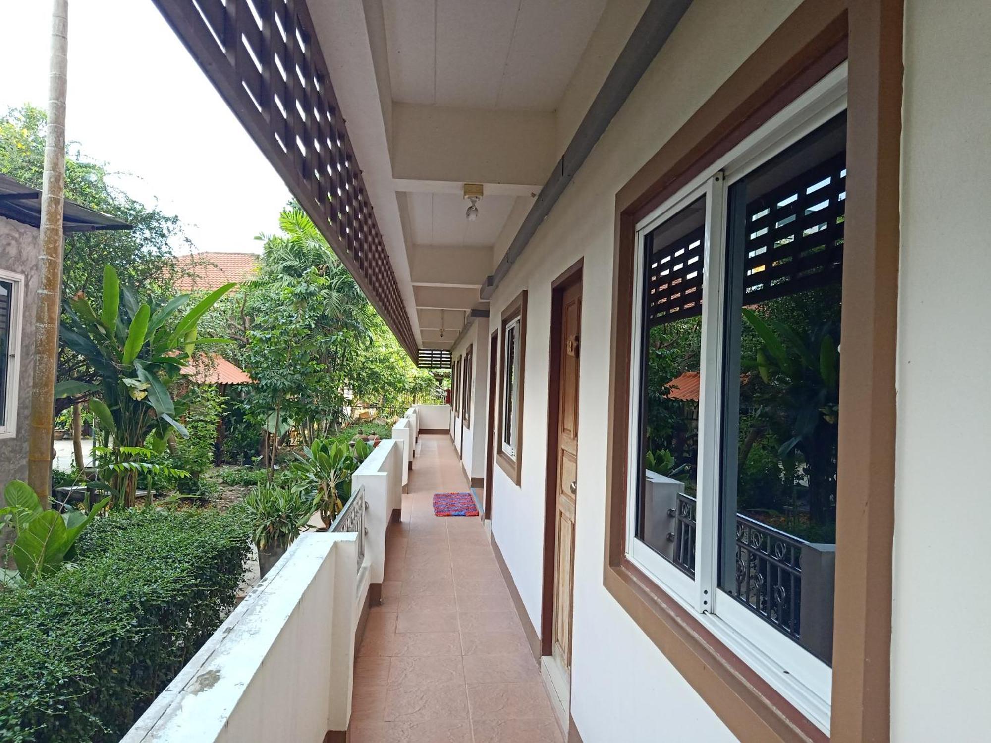 Phumchan Place Hotel パヤオ エクステリア 写真